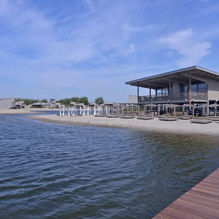 Beach Resort Punt West Διαμέρισμα