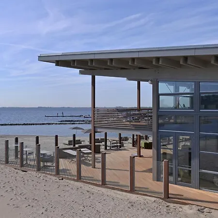 Beach Resort Punt West